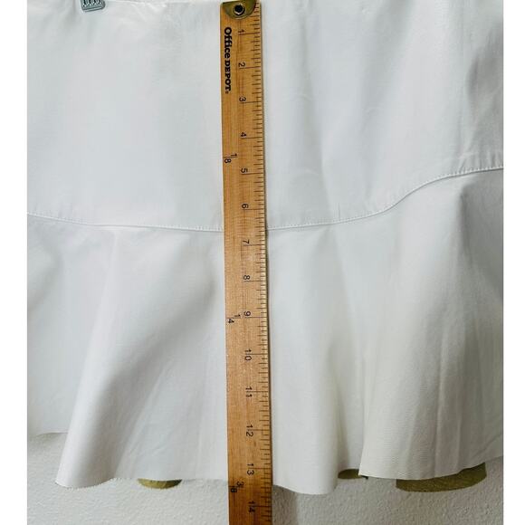 NWT Cotton Candy LA White Flounce Mini Skirt Built-in Shorts M - Picture 13 of 13